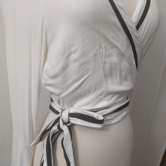 F21 wrap around top - Picture 4 of 9